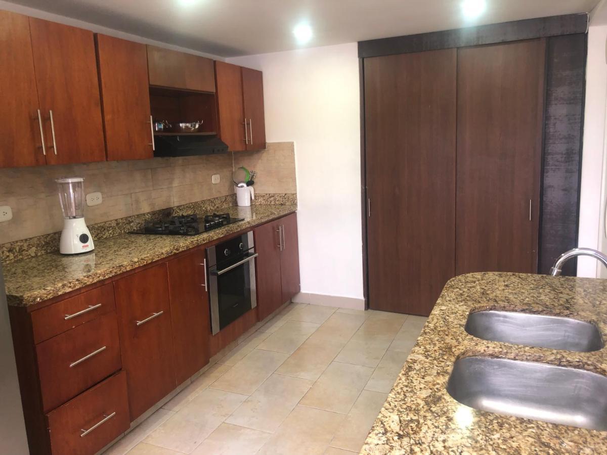 Apartamento Apartamento Comodo En Laureles, Grande , Centrico , Bien Ubicado Apto303 *