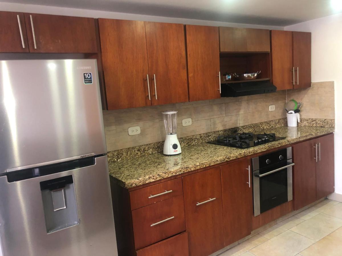 Apartamento Comodo En Laureles, Grande , Centrico , Bien Ubicado Apto303 *