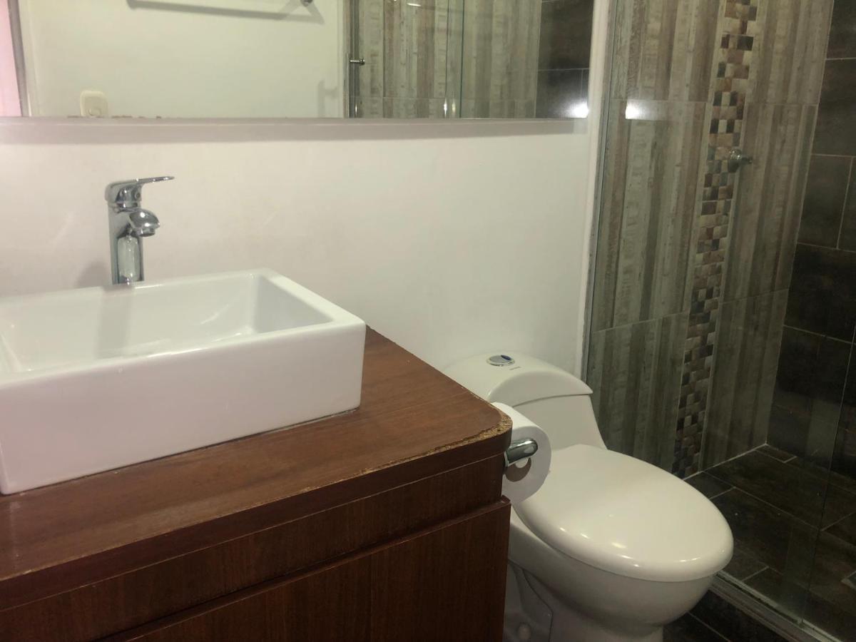 Apartamento Comodo En Laureles, Grande , Centrico , Bien Ubicado Apto303 Apartamento