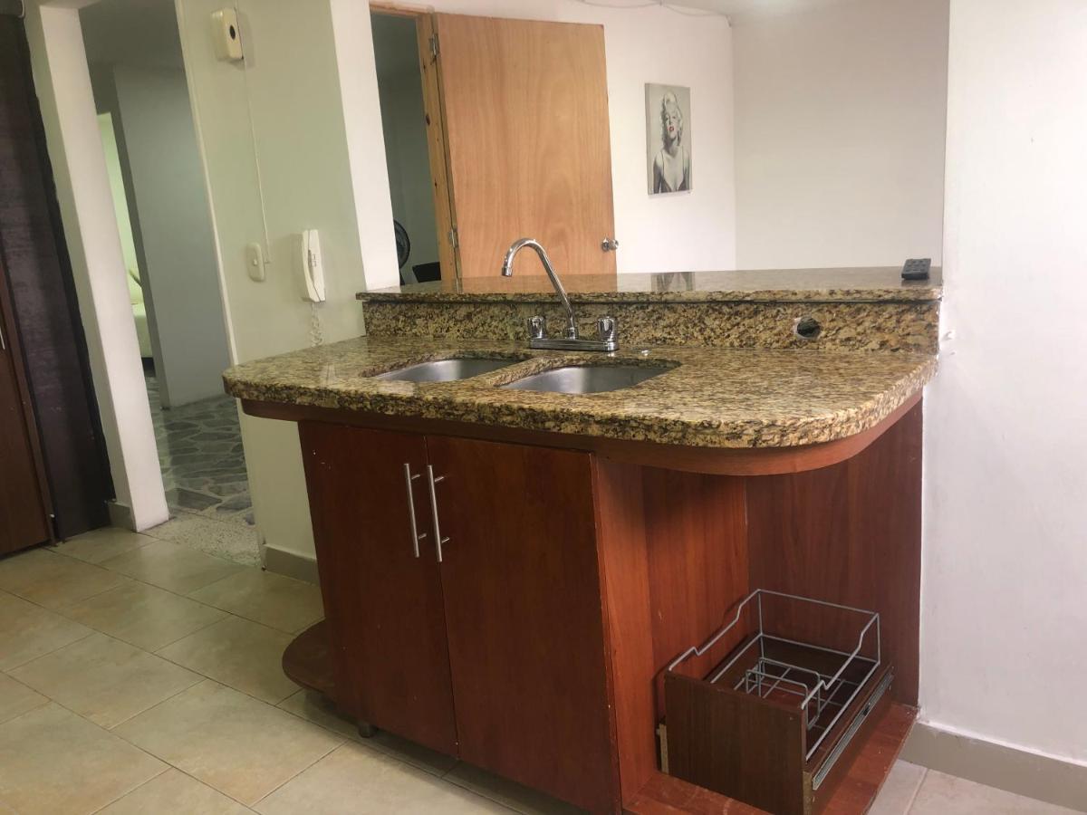 Apartamento Comodo En Laureles, Grande , Centrico , Bien Ubicado Apto303 Apartamento *