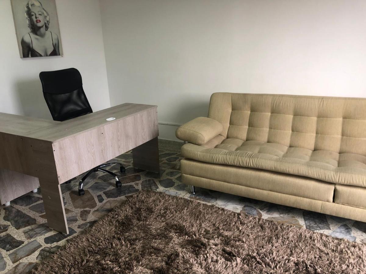 Apartamento Comodo En Laureles, Grande , Centrico , Bien Ubicado Apto303 *