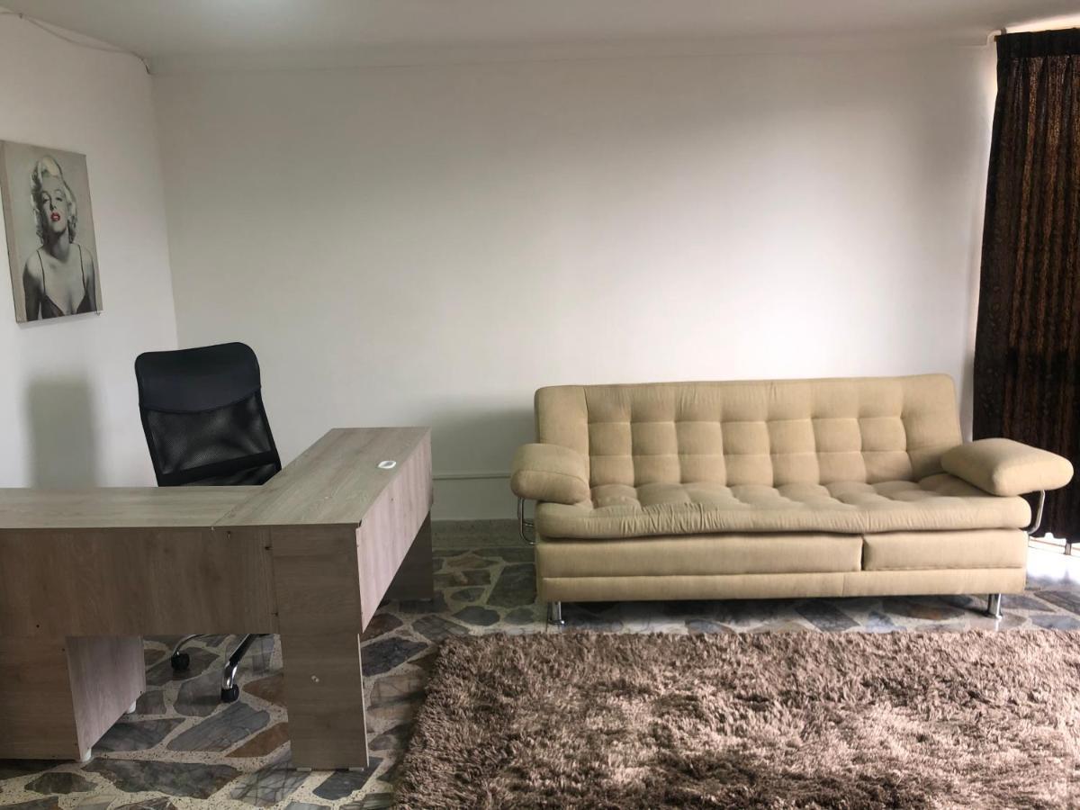 Apartamento Comodo En Laureles, Grande , Centrico , Bien Ubicado Apto303 Apartamento