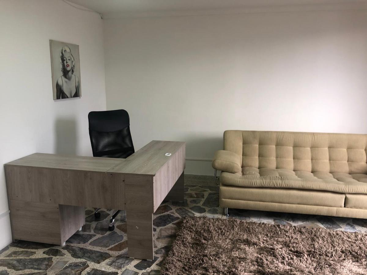 Apartamento Comodo En Laureles, Grande , Centrico , Bien Ubicado Apto303 Medellín