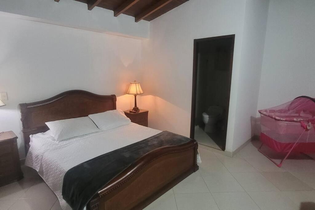 Hermoso Apartamento 3 Alcobas, 8 Huespedes * Medellín
