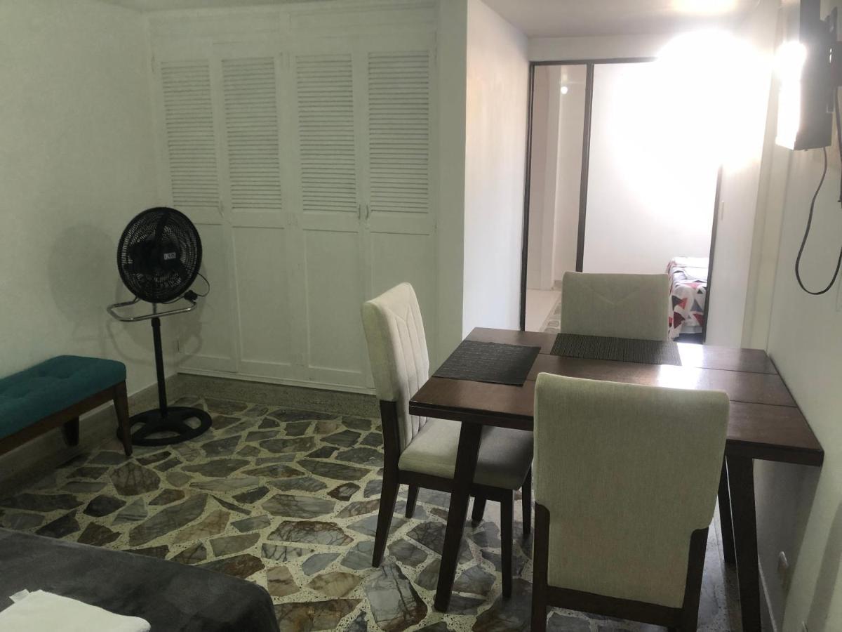 Apartamento Comodo En Laureles , Centrico Y Bien Ubicado Apto 301 * Medellín