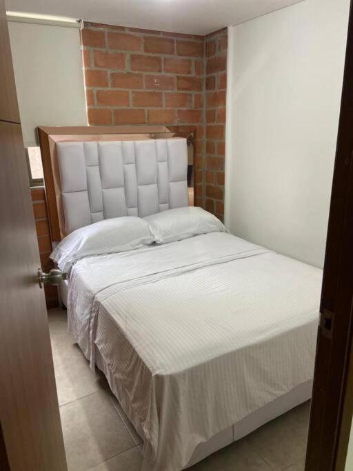 Apartamento 70m2 Ubicacion Estrategica Cerca Al Poblado 3020 Apartment *
