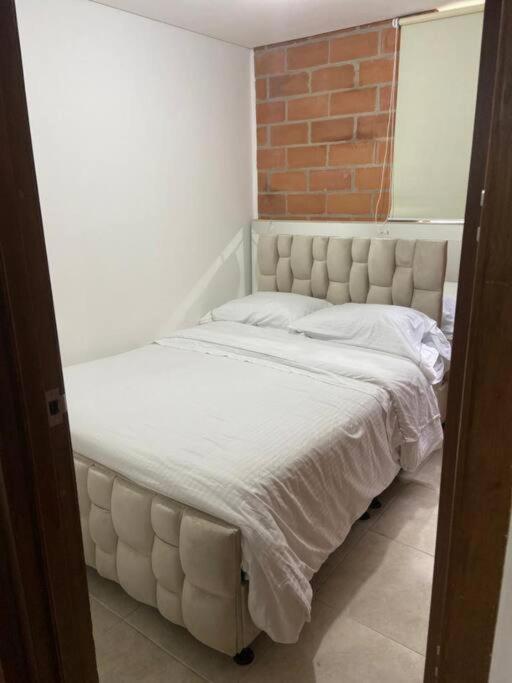 Apartamento 70m2 Ubicacion Estrategica Cerca Al Poblado 3020 Apartment *