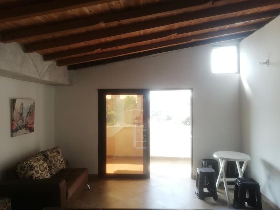 Casa Con Parking, Cerca Al Metro Y Mercados, 5 Piso Solo Escaleras Medellín