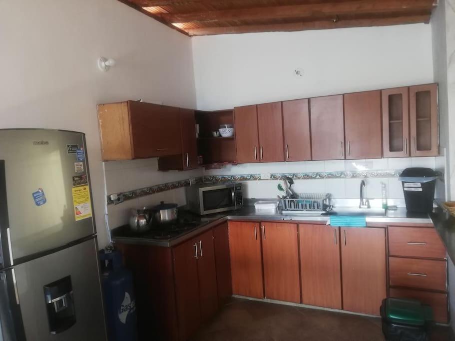 Apartamento Casa Con Parking, Cerca Al Metro Y Mercados, 5 Piso Solo Escaleras Medellín