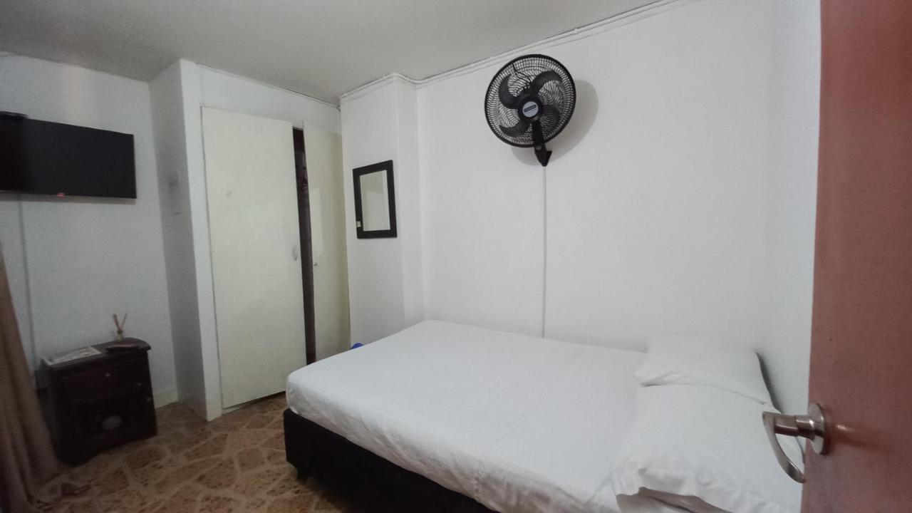 Prado Hostal *
