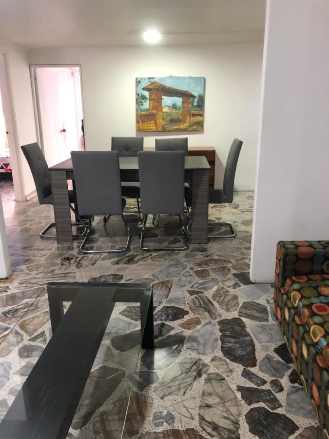 Apartamento Apartamento Comodo En Laureles, Grande, Centrico ,bien Ubicado Apto203 *