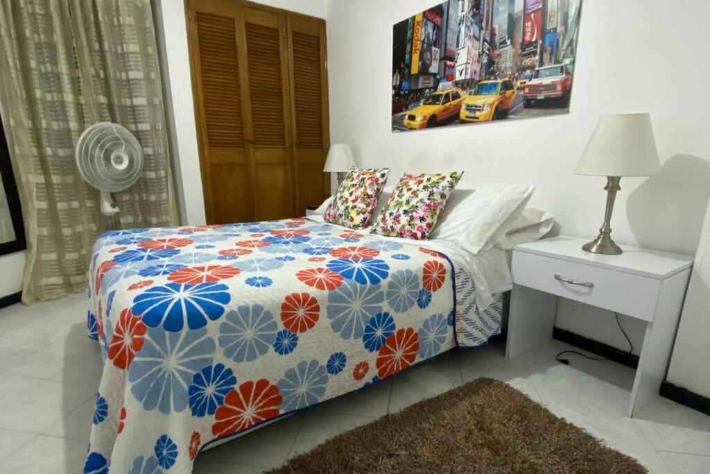 De 4 Exito De Laureles Medellín