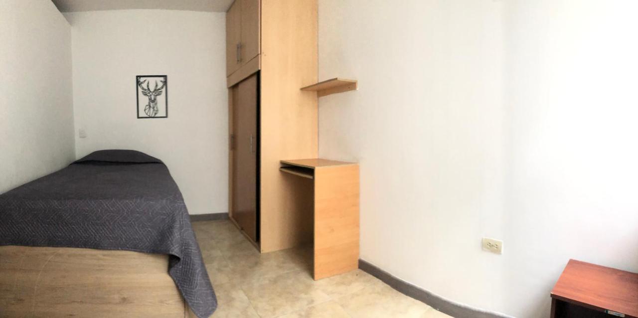 Habitación en casa particular Trece Loft Medellín