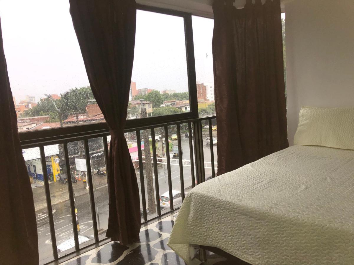 Apartamento Amplio En Laureles, Excelente Ubicacion, 3 Alcobas 403