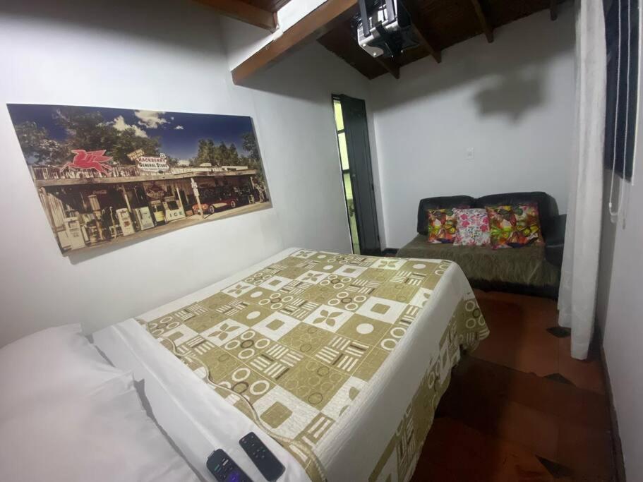 Casa En Frente Del Exito De Laureles *