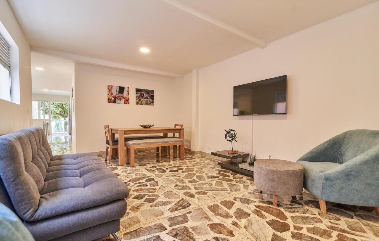 5starhomes - Hermosa Casa Con Terraza En Laureles Apartamento