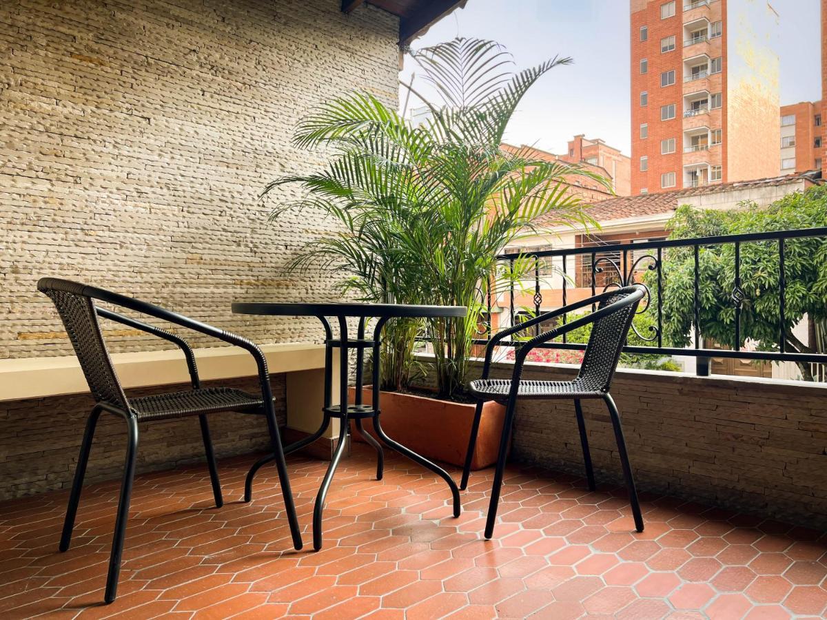 Spacious Balcony Inside Your Own Private Apartamento