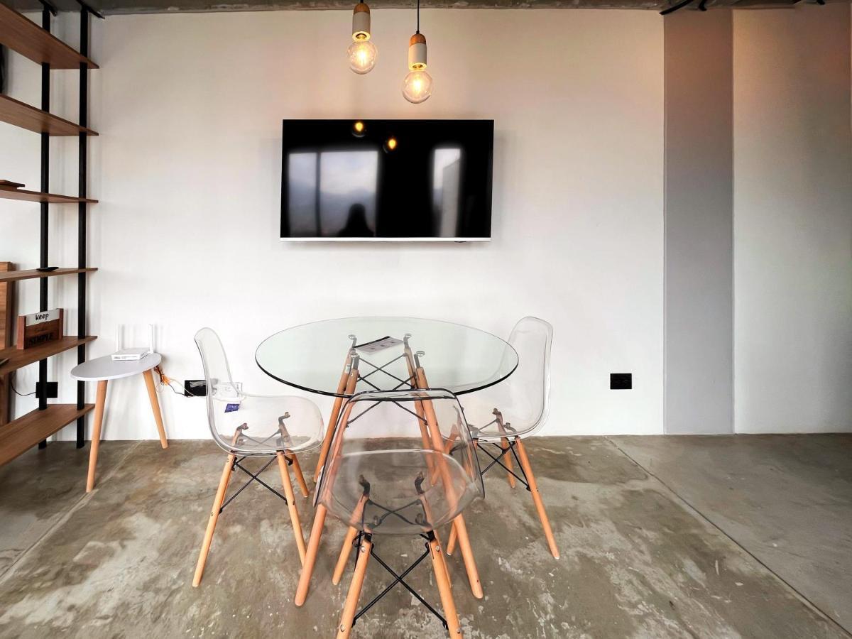 Apartamento Trendy Loft With Balcony In Laureles Medellín