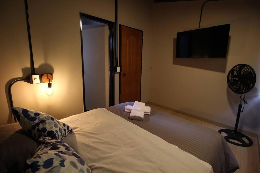 Cerca A Clinica Americas - One204 By Roots *