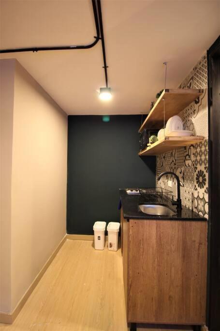 Con Cocina Y Bano Privado - One106 By Roots Medellín