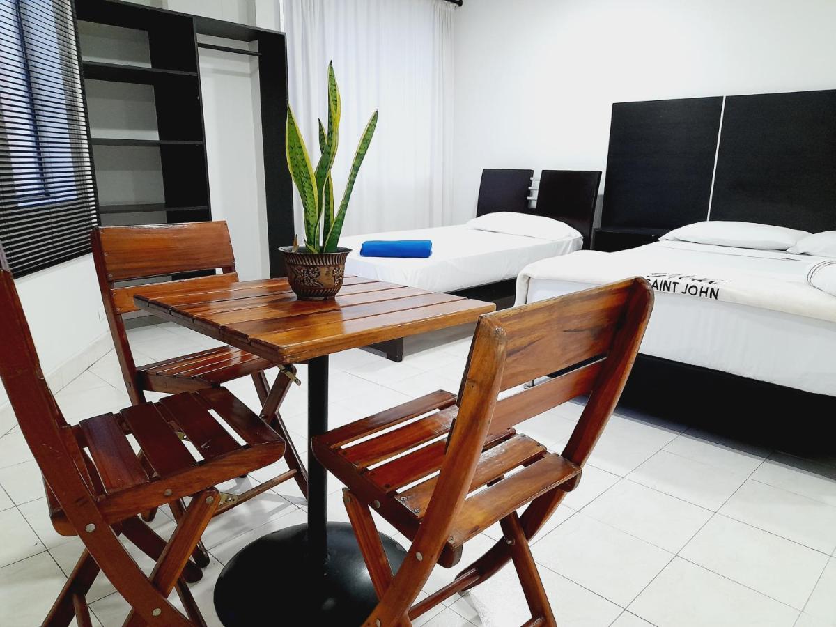 Saint John Hotel 3*