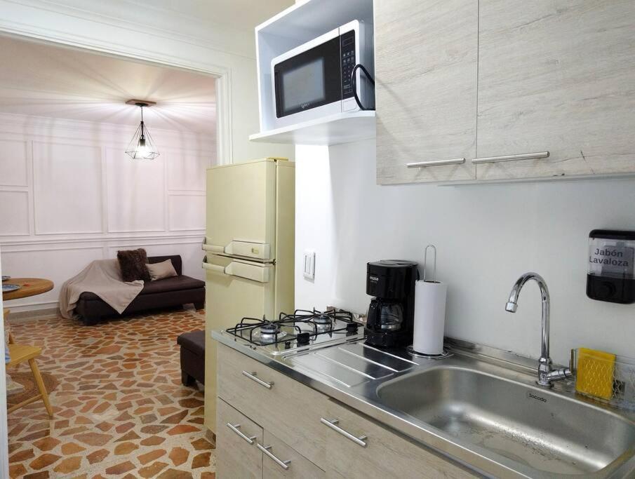Aparta-estudio Laureles 76 Medellín