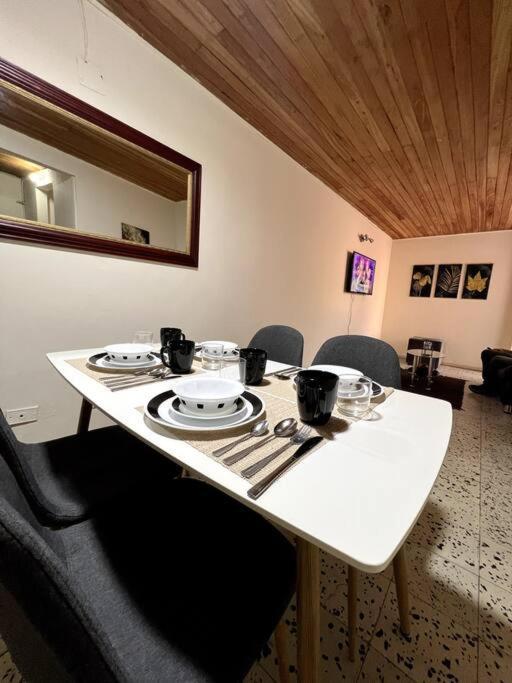Apartamento Grande, Hermoso, Acogedor Y Privado Medellín