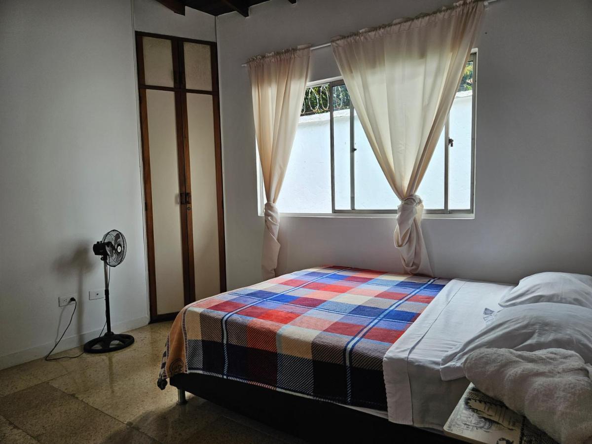 Comfortable Spacious Two-bedroom Apartamento Medellín
