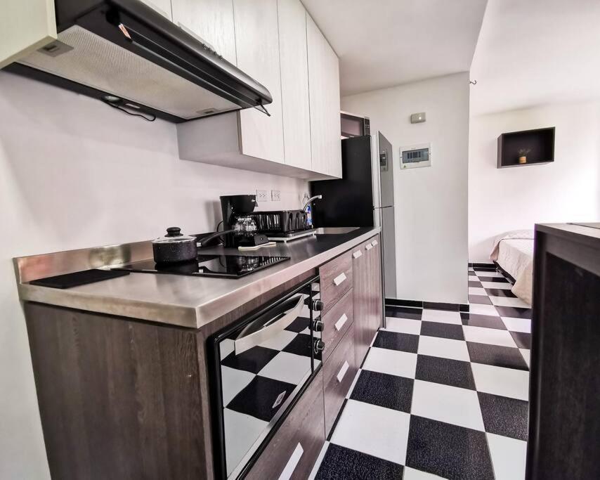 Medellin, Poblado. Perfect For Travel And Work. Apartamento *