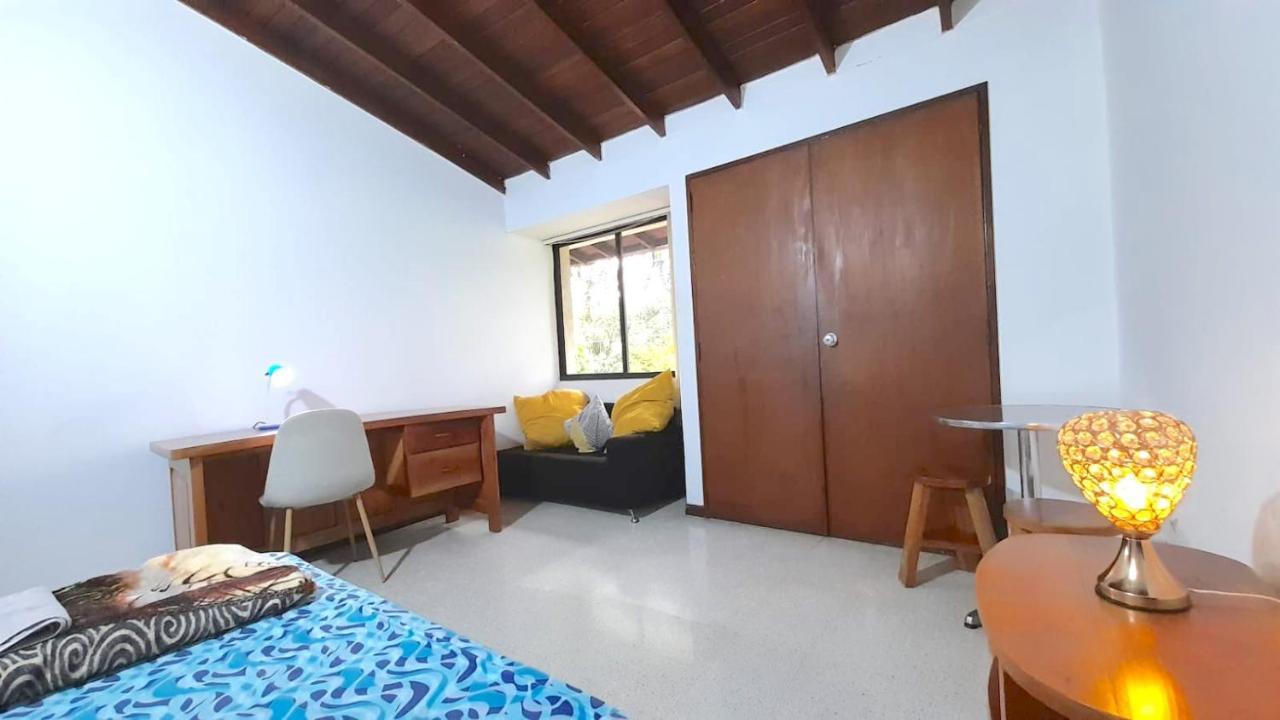 Brazos Abiertos Medellín