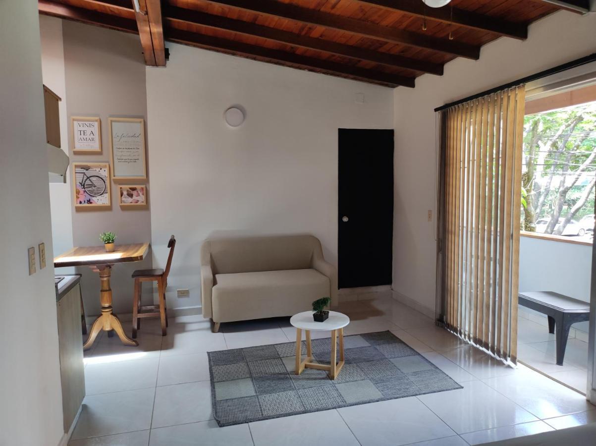 Apartamento Loft A Media Cuadra De La Estacion Floresta Medellín