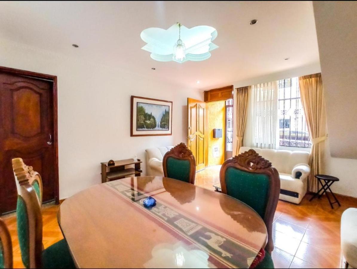 Casa Comoda En El Barrio Floresta Con Parqueadero Privado *