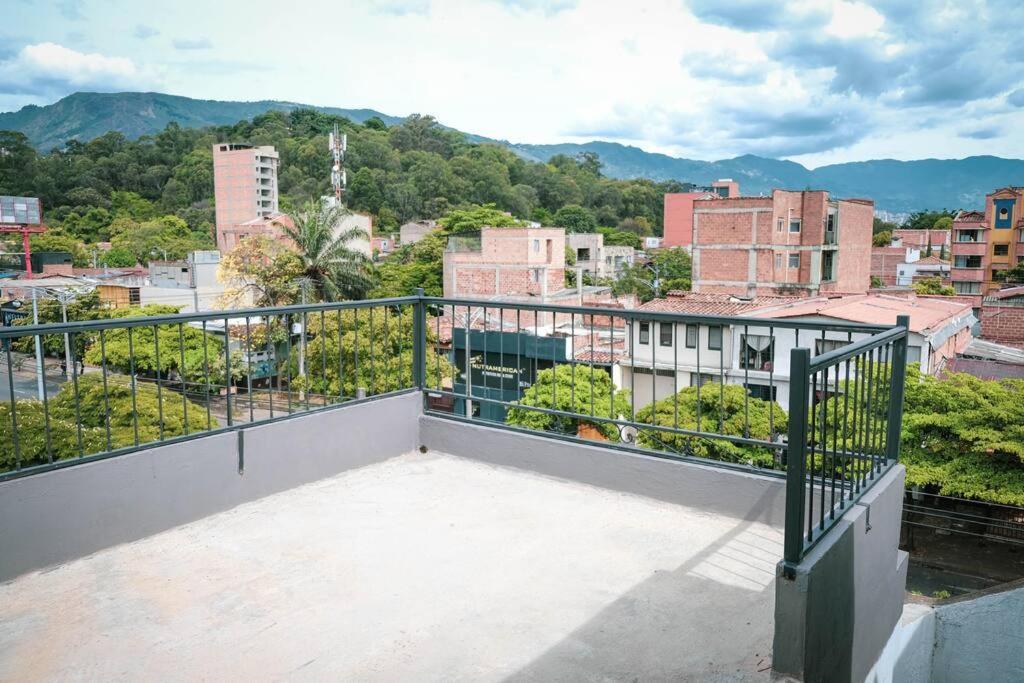 Apartamento Amplio Duplex Con Terraza Privada. Medellín