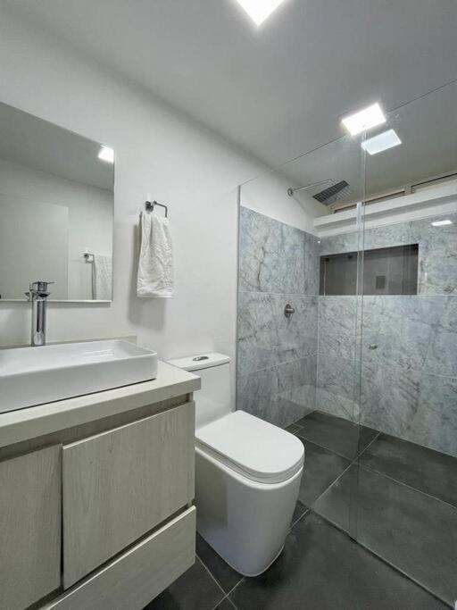 Apartamento Modern Apartment-1 Block From El Poblado Park Medellín
