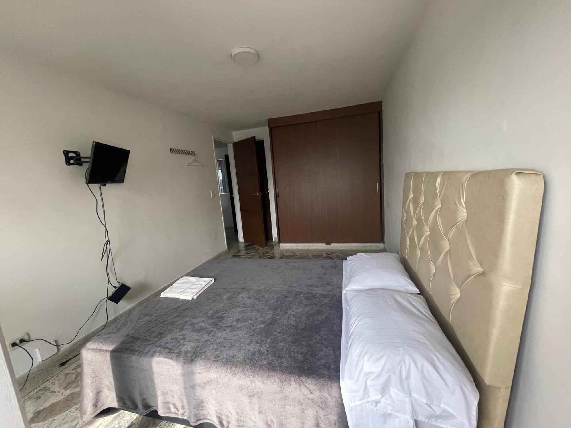 Apartamento Comodo En Laureles, Grande , Centrico , Bien Ubicado Apto303 * Medellín