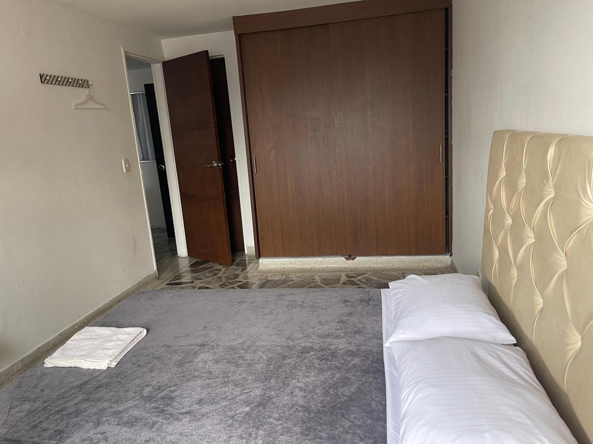 Apartamento Apartamento Comodo En Laureles, Grande , Centrico , Bien Ubicado Apto303 *
