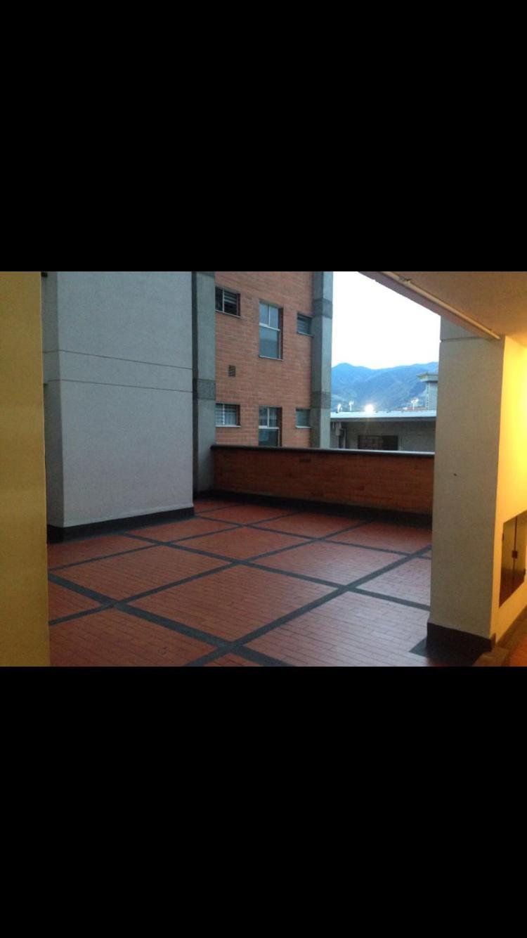 Apartamento Familiar De 2 Alcobas Con Parquedero Estadio Laurles Plaza Mayor Medellín