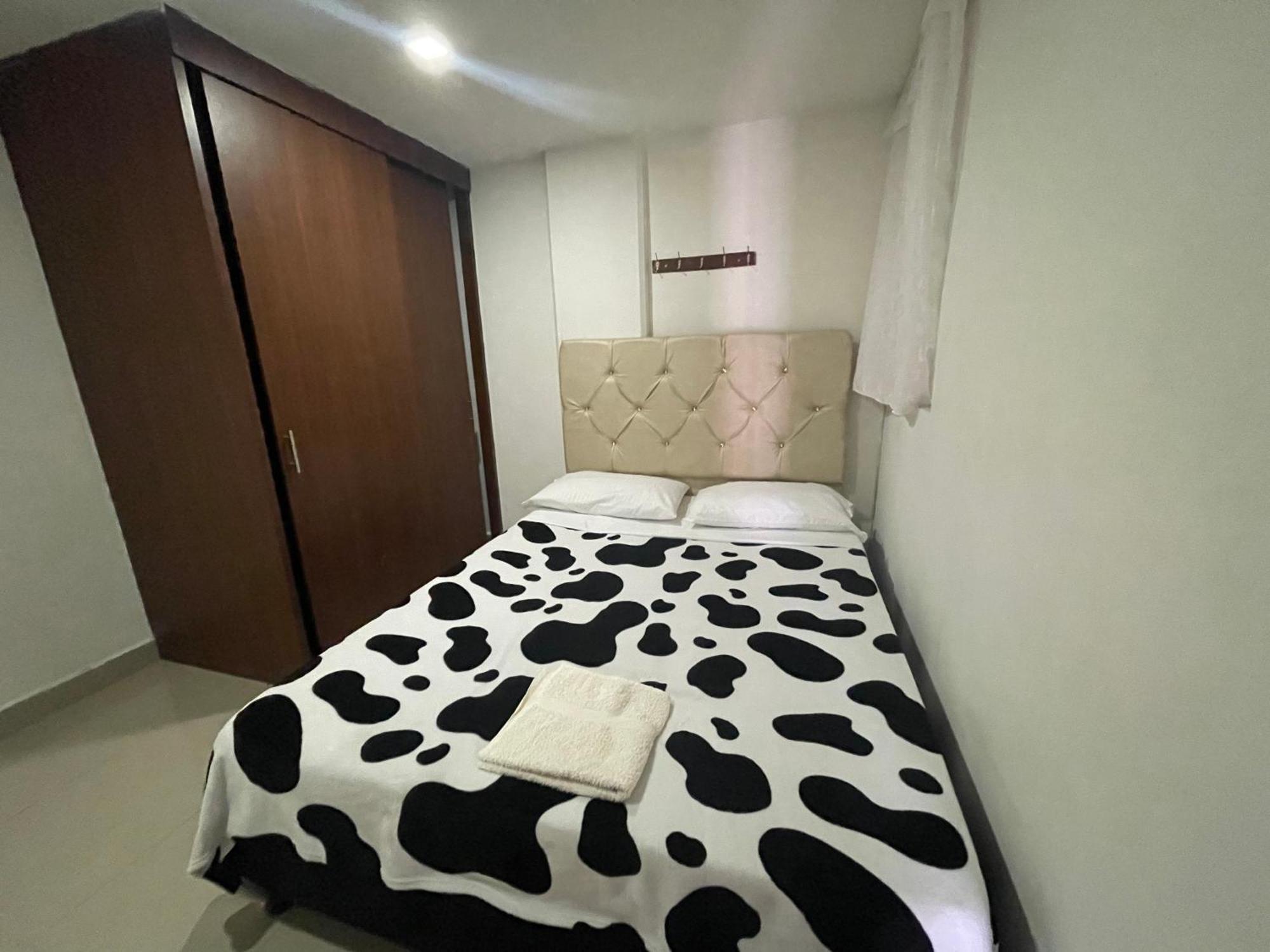 Apartamento Apartamento Comodo En Laureles, Grande , Centrico , Bien Ubicado Apto303