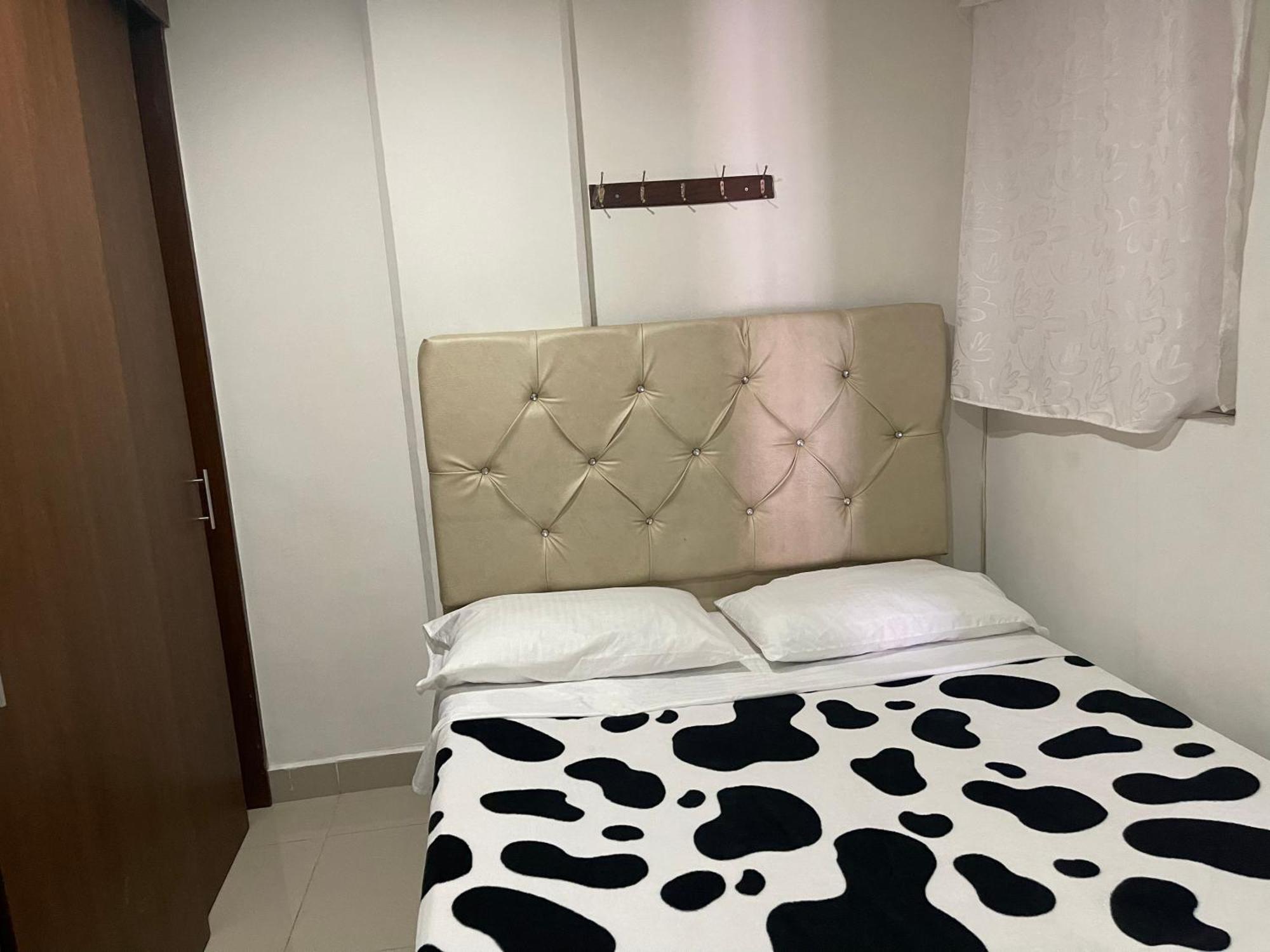 Apartamento Apartamento Comodo En Laureles, Grande , Centrico , Bien Ubicado Apto303 *