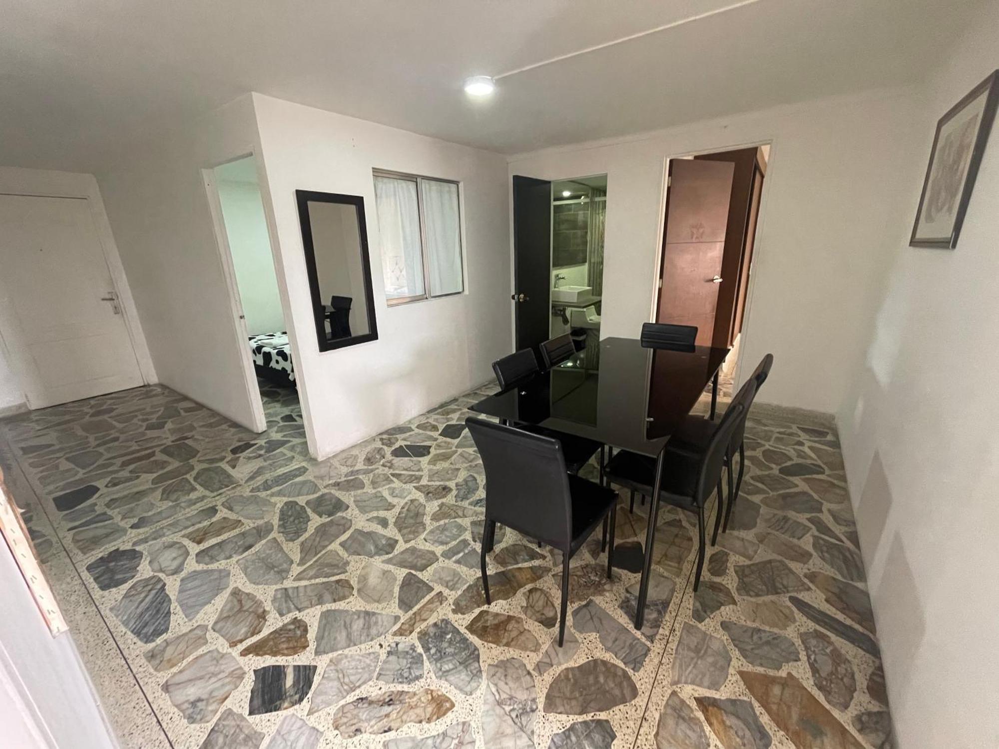Apartamento Comodo En Laureles, Grande , Centrico , Bien Ubicado Apto303 Medellín
