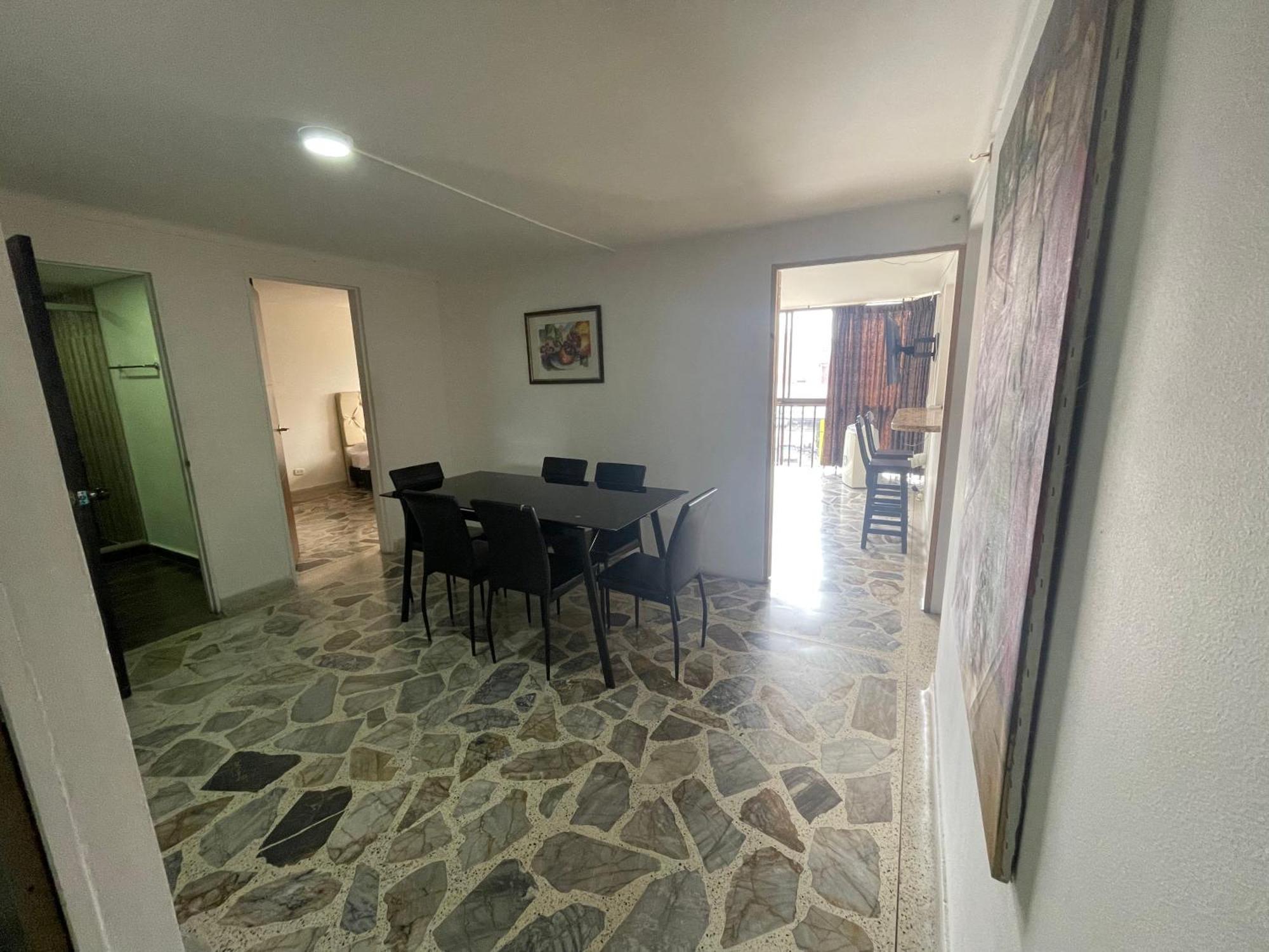 Apartamento Comodo En Laureles, Grande , Centrico , Bien Ubicado Apto303 Medellín