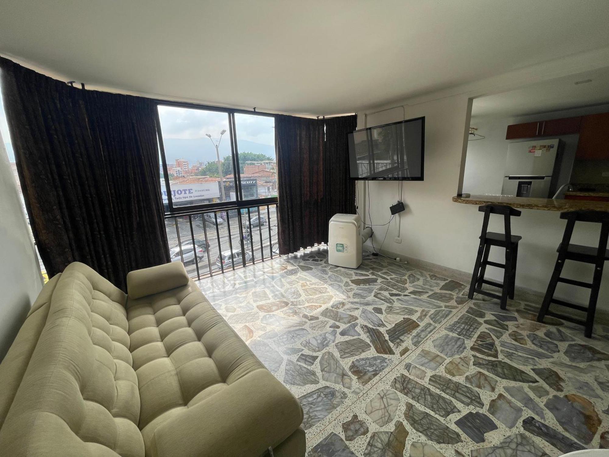 Apartamento Comodo En Laureles, Grande , Centrico , Bien Ubicado Apto303 Apartamento *