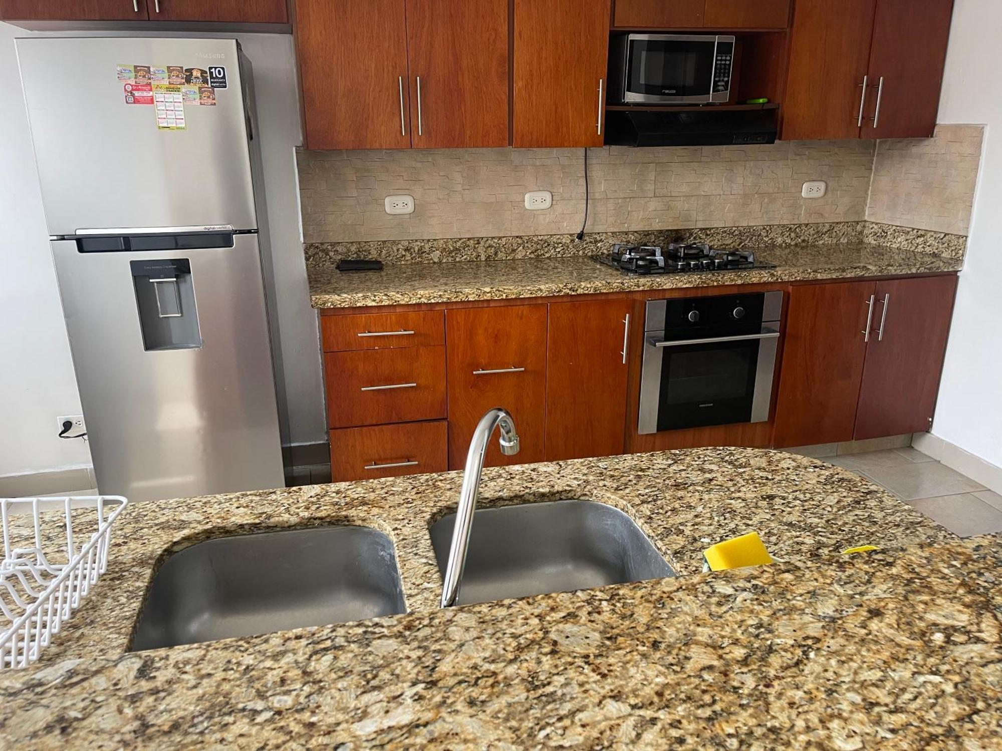 Apartamento Comodo En Laureles, Grande , Centrico , Bien Ubicado Apto303 Apartamento