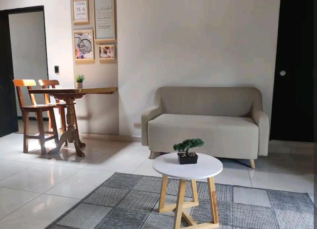 Apartamento Loft A Media Cuadra De La Estacion Floresta *