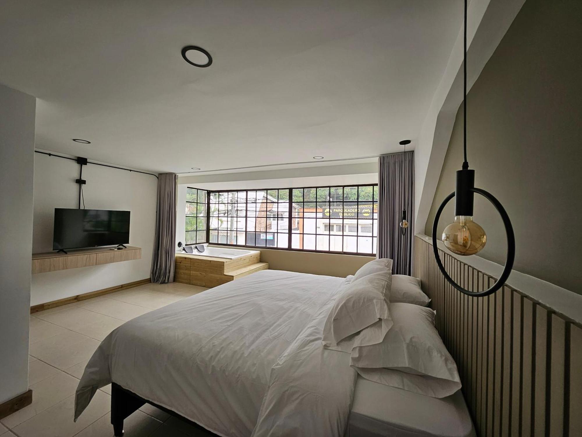 Hotel Aguacatala Stop *