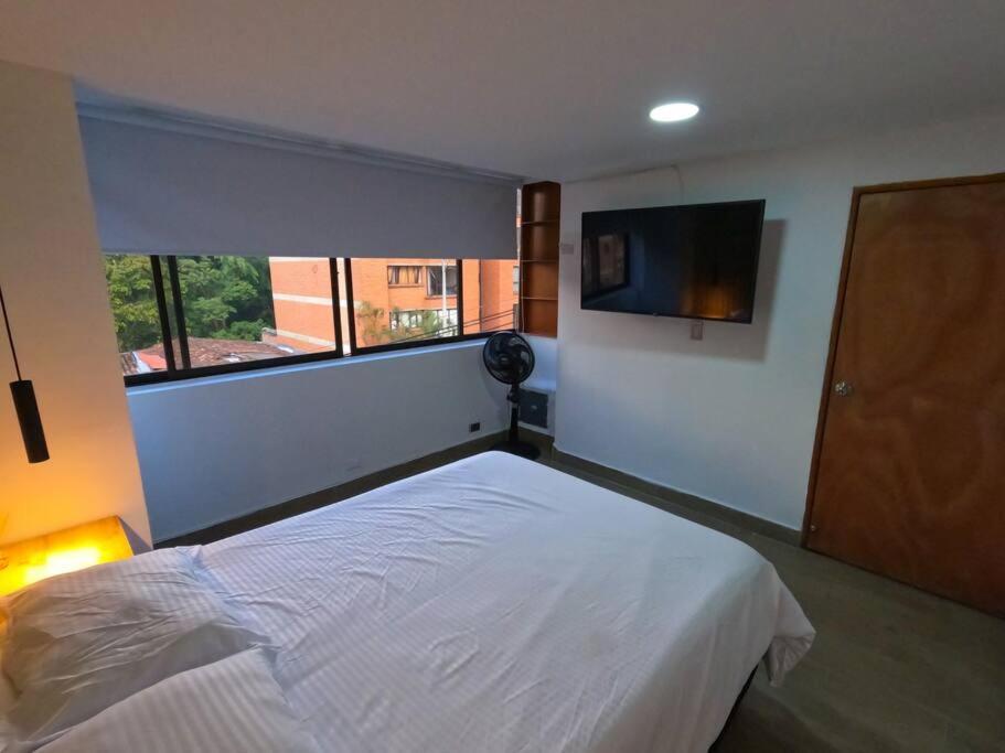 Penthouse W/ Jacuzzi In Lleras Park * Medellín