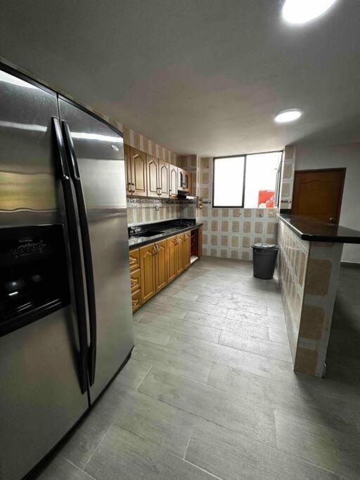 Penthouse W/ Jacuzzi In Lleras Park Apartamento
