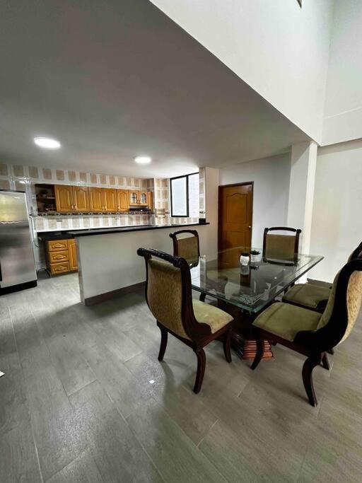 Apartamento Penthouse W/ Jacuzzi In Lleras Park *