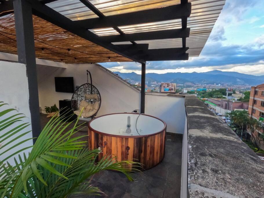 Penthouse W/ Jacuzzi In Lleras Park Apartamento *