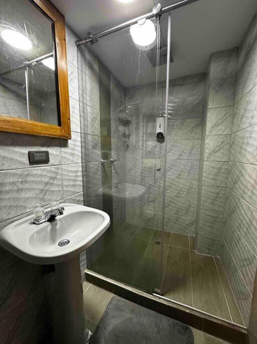 Penthouse W/ Jacuzzi In Lleras Park *